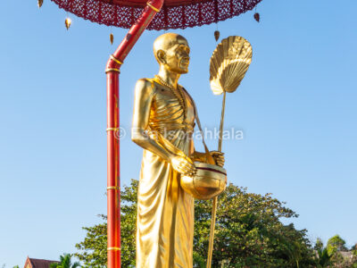 Buddhalaismunkkipatsas, Wat Chedi Luang, Chiang Mai, Thaimaa