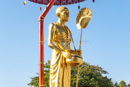 Buddhalaismunkkipatsas, Wat Chedi Luang, Chiang Mai, Thaimaa