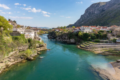 Näkymä Mostarin sillalta etelään, Bosnia ja Hertsegovina