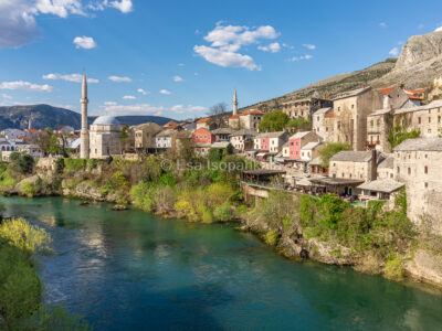 Näkymä Mostarin sillalta pohjoiseen, Bosnia ja Hertsegovina