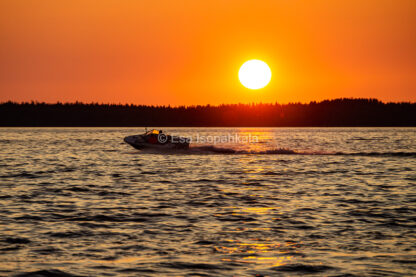Auringonlasku ja vene, Himanka