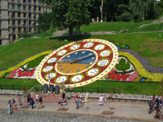 Kukkakello ja Taivaalliset sata -muistomerkki, Kiova