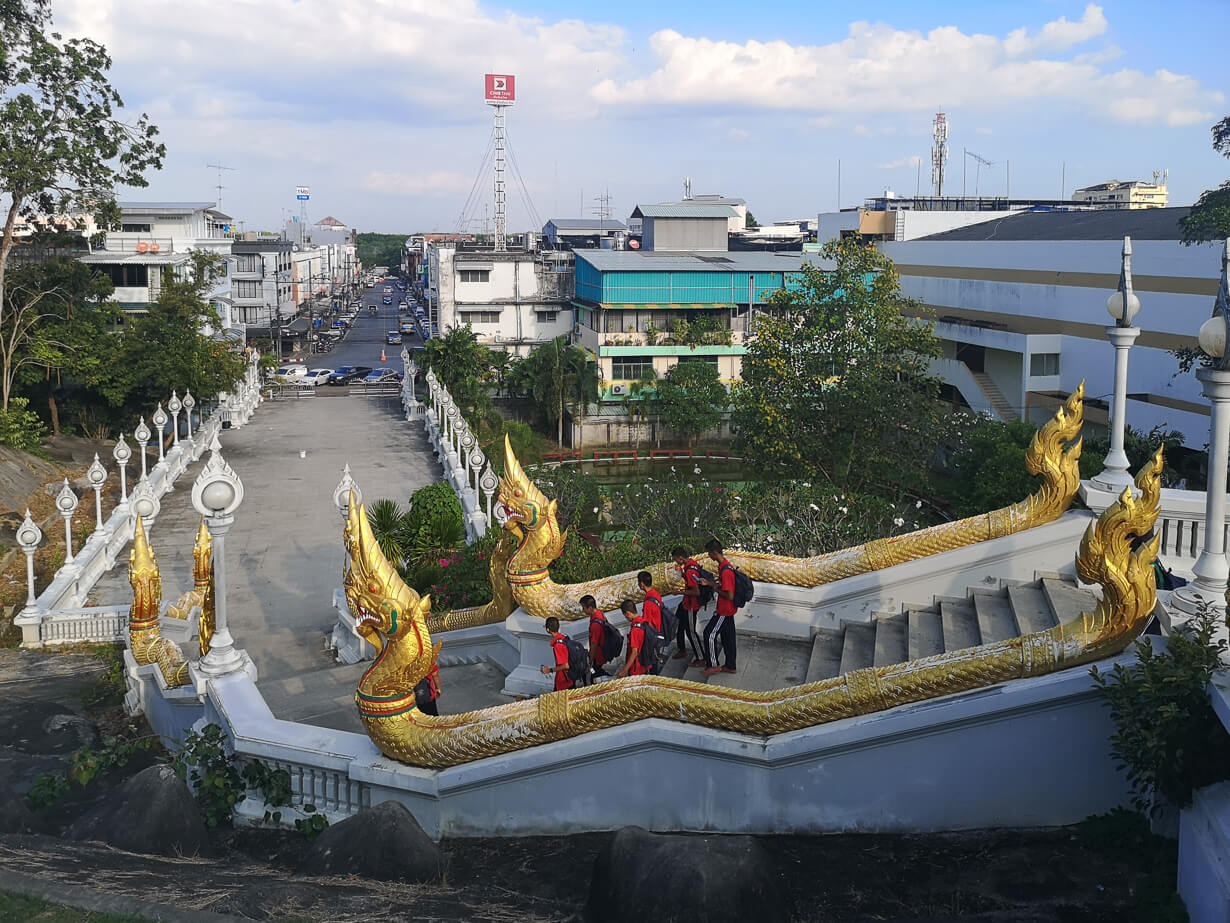 Wat Kaewille johtavat portaat