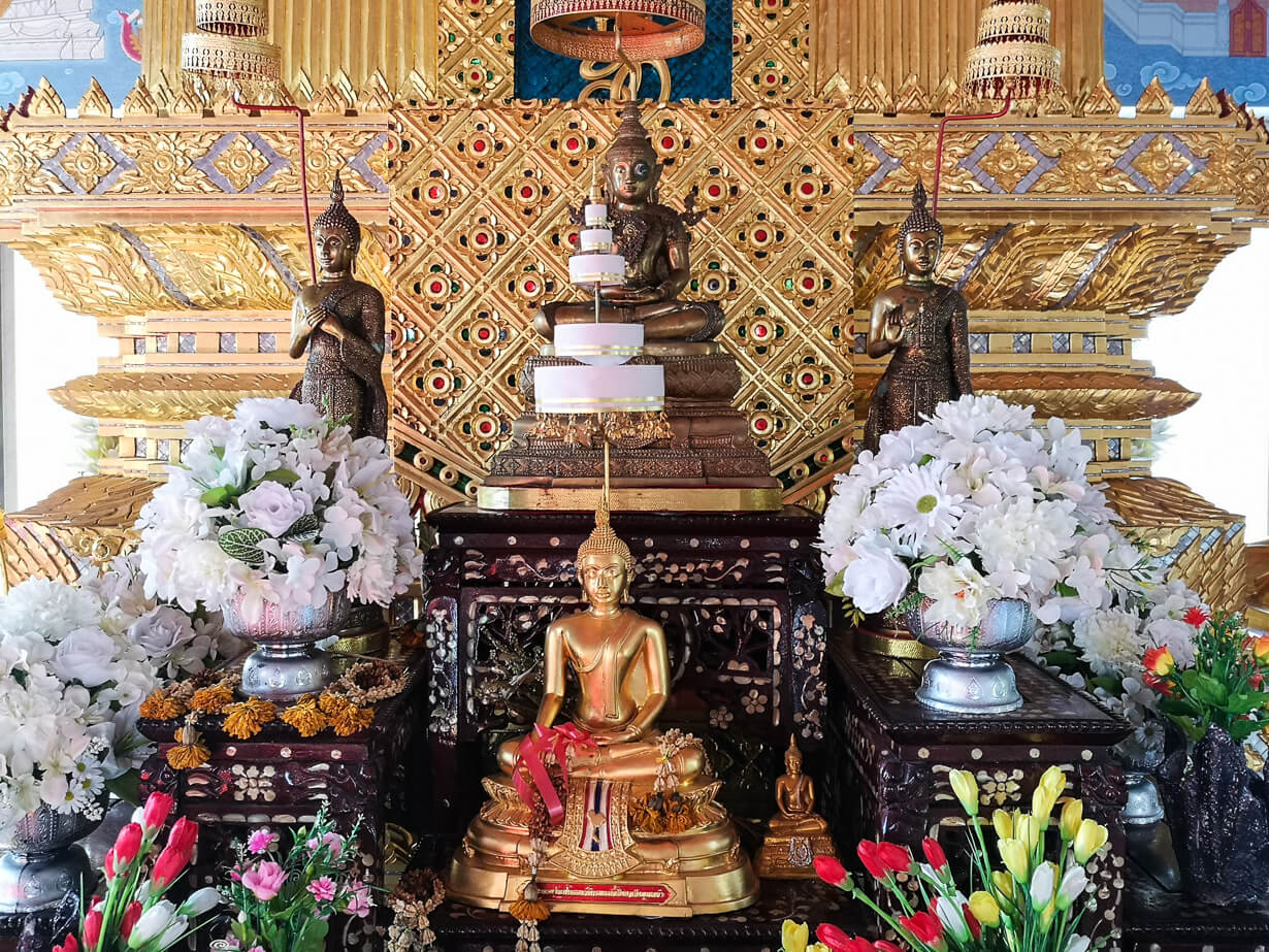  Wat Kaewin pienemmät buddhapatsaat