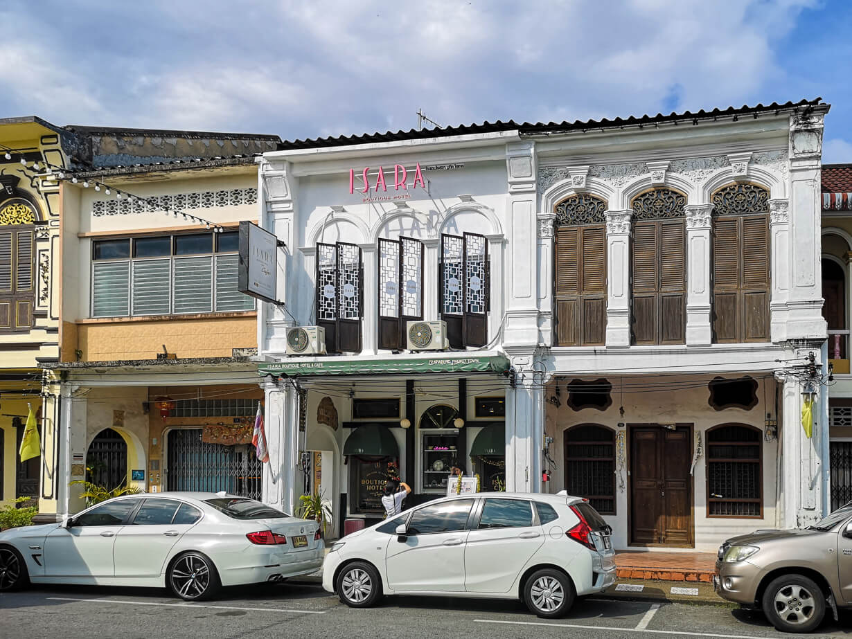 Krabi-katu ja Isara-hotelli, Phuket Town