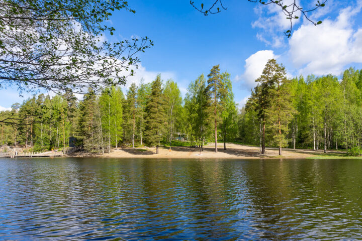 Hervannan Suolijärven uimaranta Tampereella