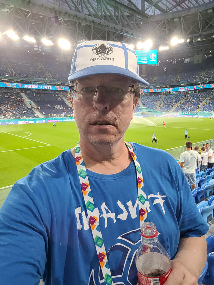 EM-jalkapallo-ottelu Suomi - Belgia, Pietari, Reissuesa-selfie
