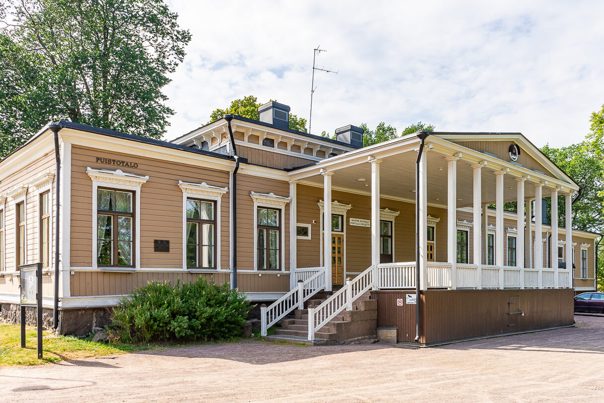 Haminan Kesäpuiston Puistotalo.