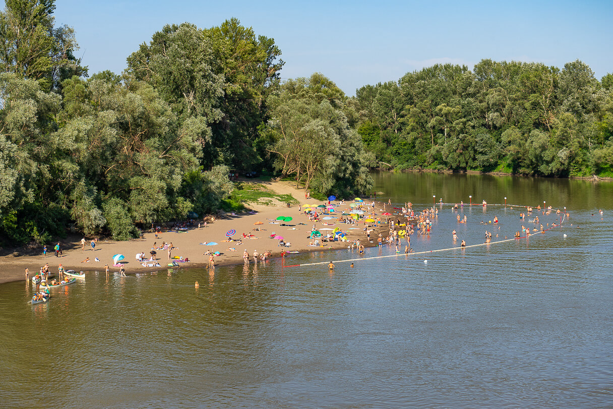 Uimaranta joessa Unkarissa.