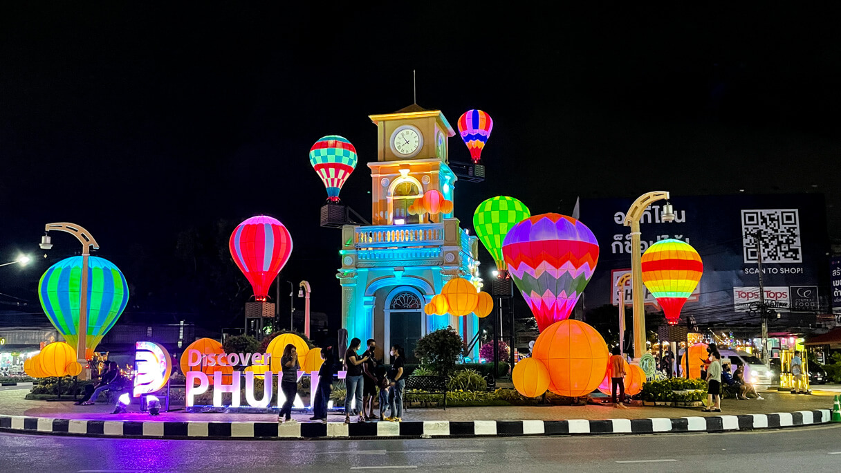 Phuket Town illalla, Hyvää uutta vuotta.