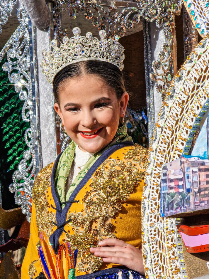 Las Palmasin karnevaalien 2023 lapsikuningatar.