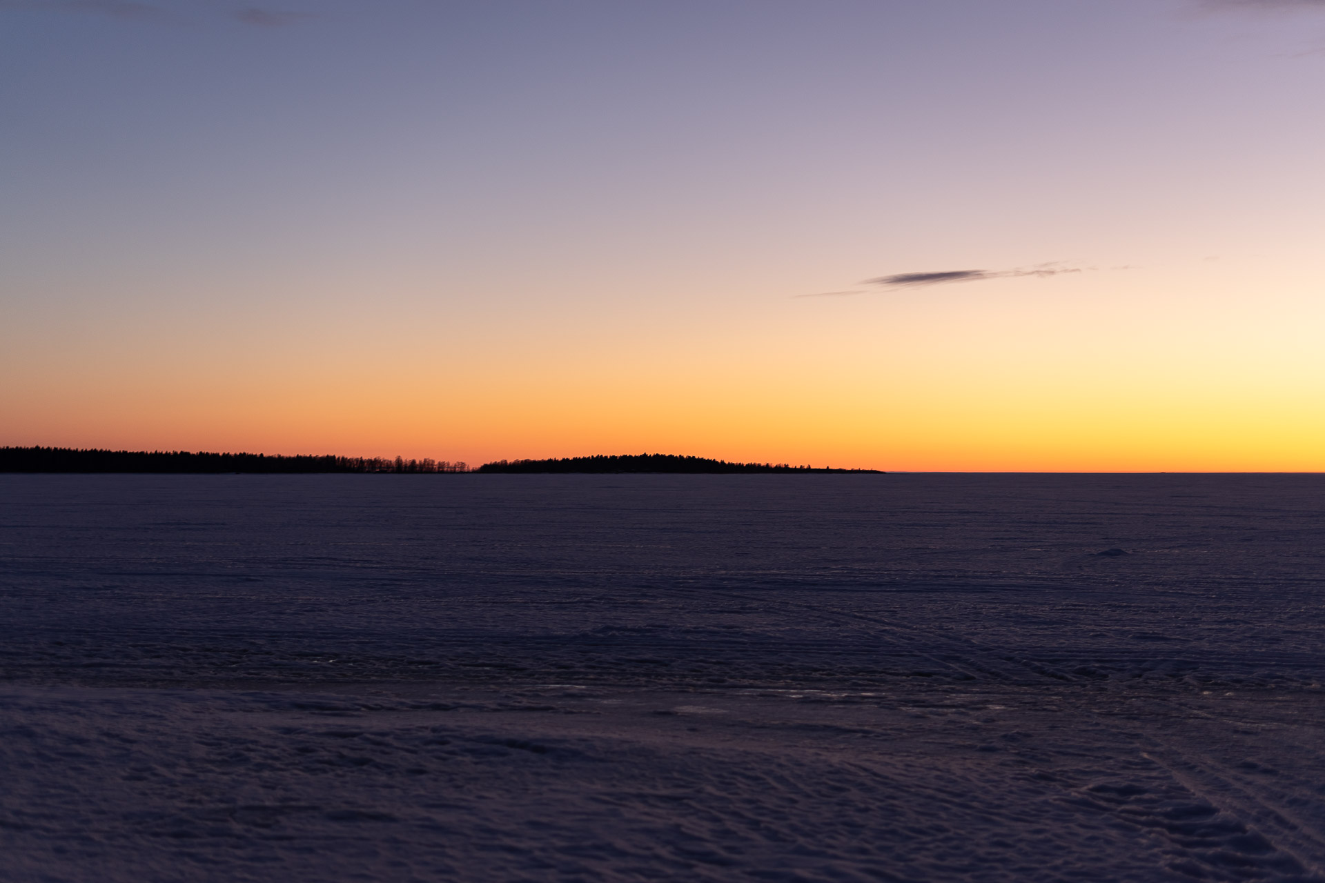 Auringonlasku Himangan Letossa.