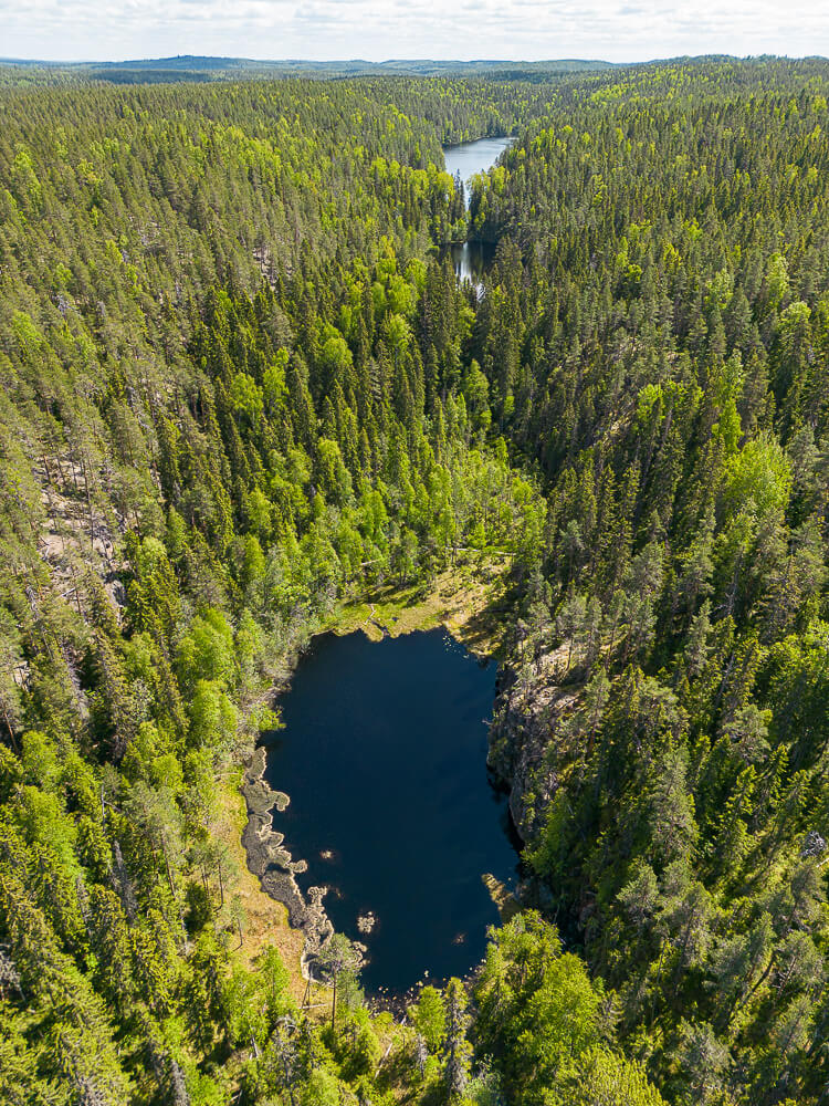 Sammakkolammi, Pikku Helvetinjärvi ja Pitkä Helvetinjärvi ilmakuvassa.