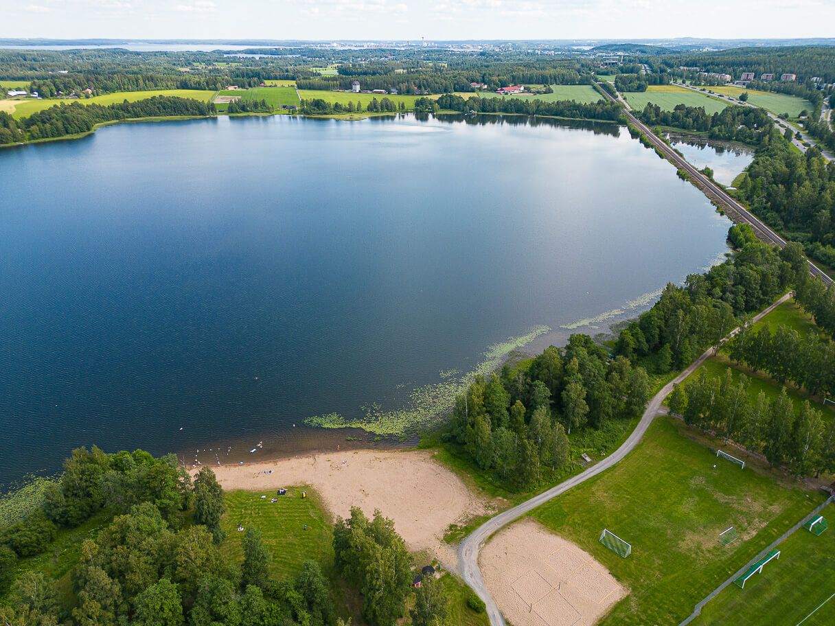 Ylöjärven Aron uimaranta ilmakuvassa.