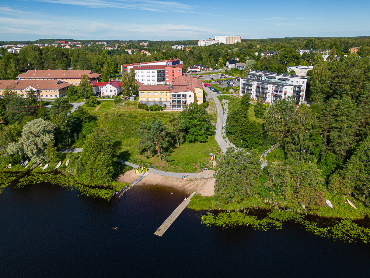 Nokian Vanhainkodin uimaranta Vihnusjärven rannalla.