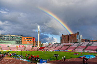 Tampereen Ratinan stadionin sateenkaari