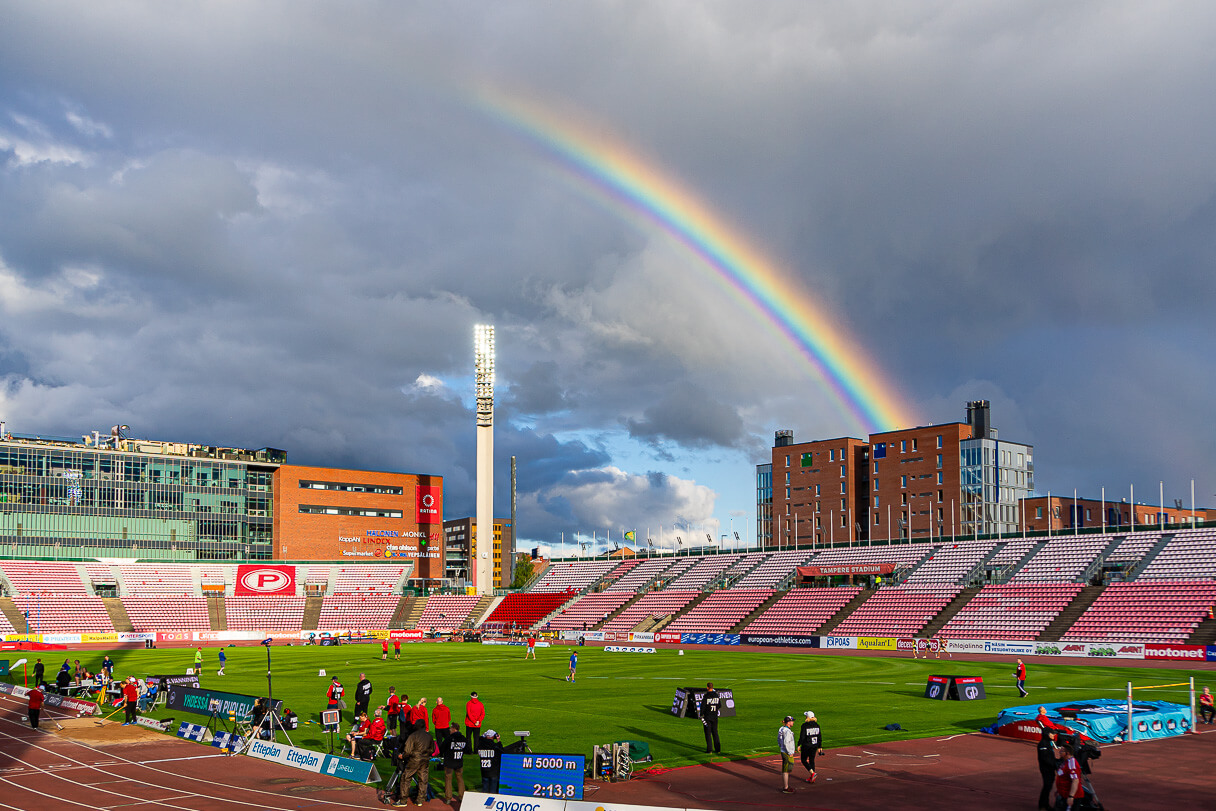 Upea sateenkaari Tampereen Ratinan stadionilla 