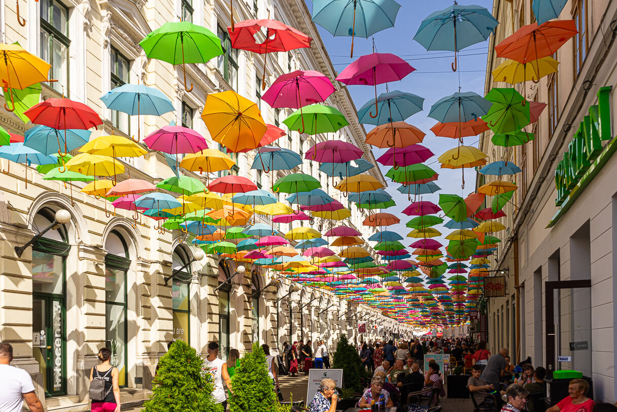 Alba Iulia -kadun sateenvarjot, Timisoara.