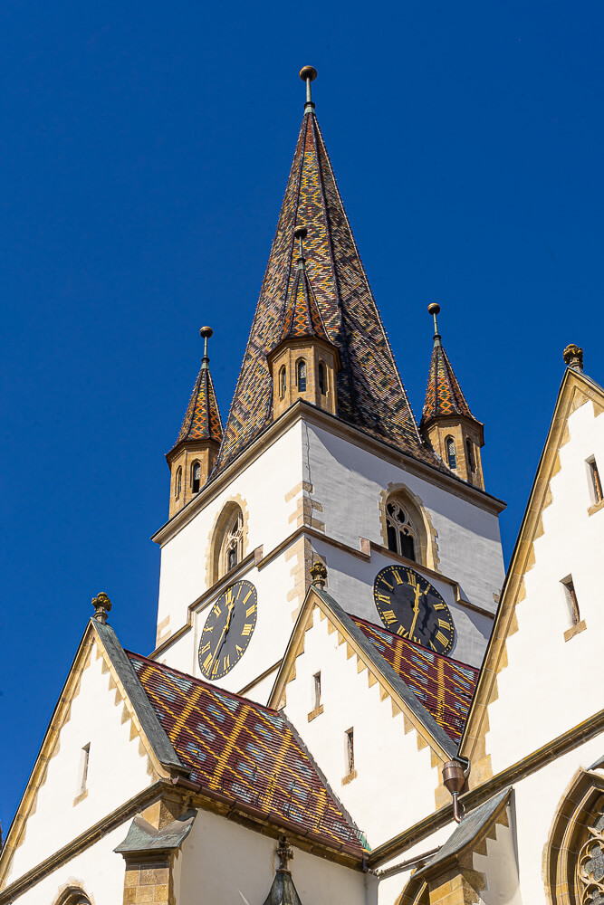 Sibiun evankeelinen Pyhän Marian kirkko 1300-luvulta.