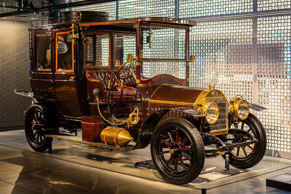 Riian moottorimuseo: FN 2400, Belgia 1912, 2400 cm3, 20 hp, R4, 75 km/h, 900 kg.