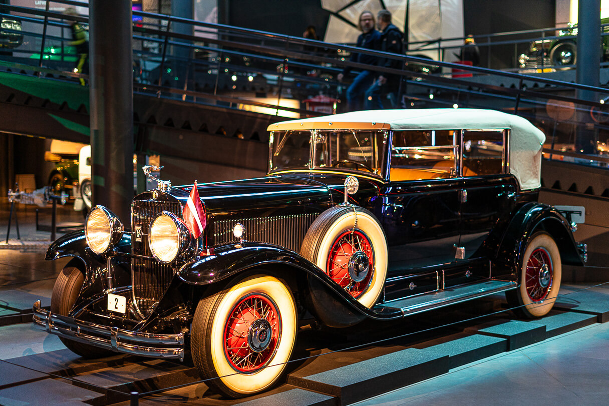 Riian automuseo, Latvia: Cadillac V8 series 353, USA 1930, 5785 cm3, 96 hp, V8, 2268 kg.