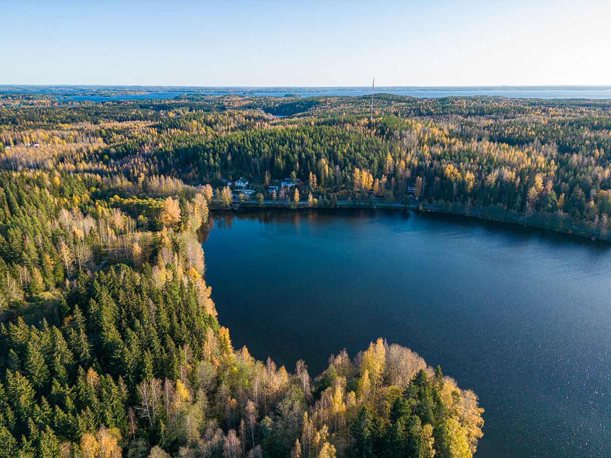 Ruskamaisemia 2023: Veittijärvi ruskan aikaan, Ylöjärvi, ilmakuva