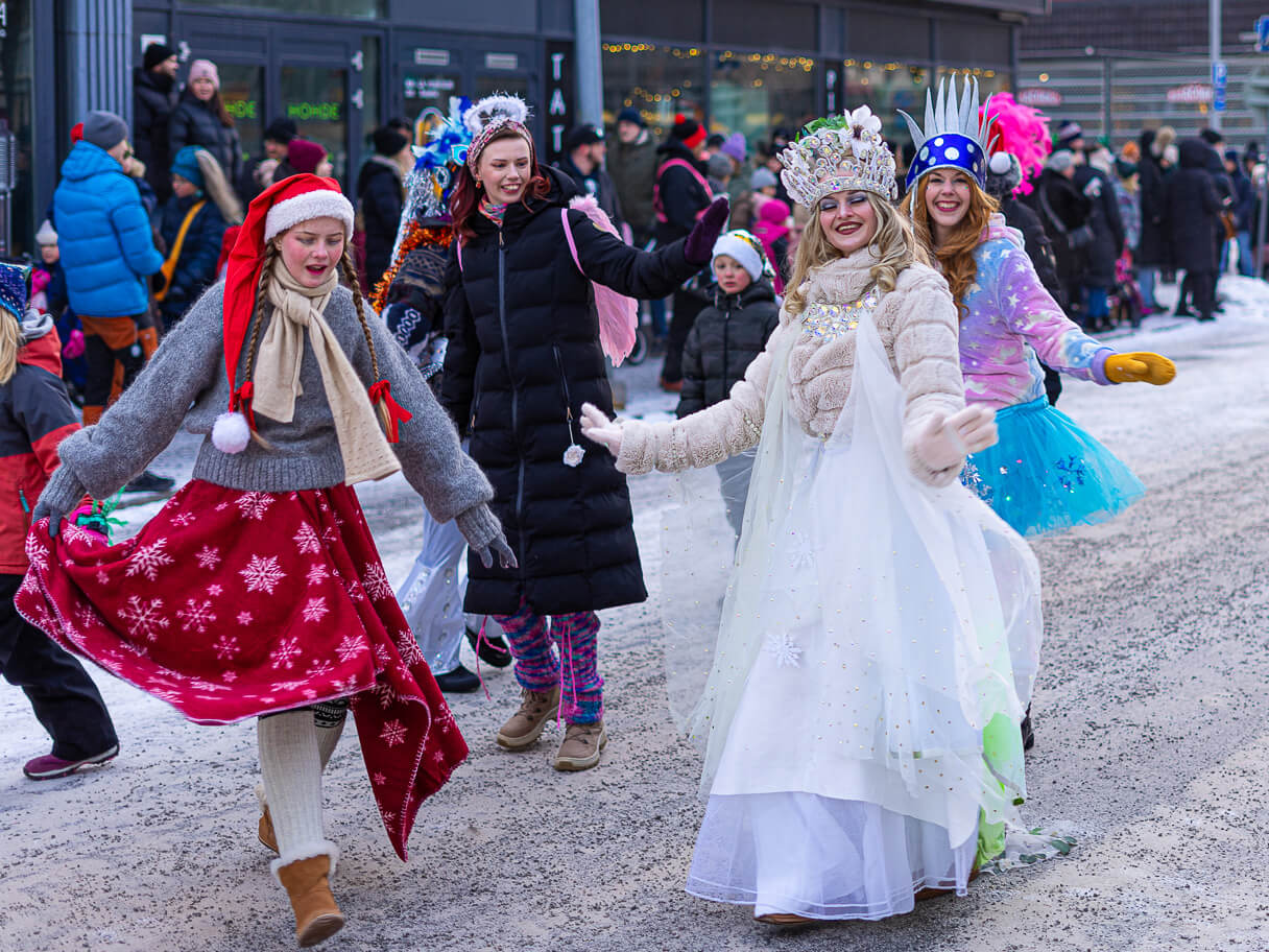 Tampereen jouluparaati 2023: tanssikoulu ja lumikuningatar