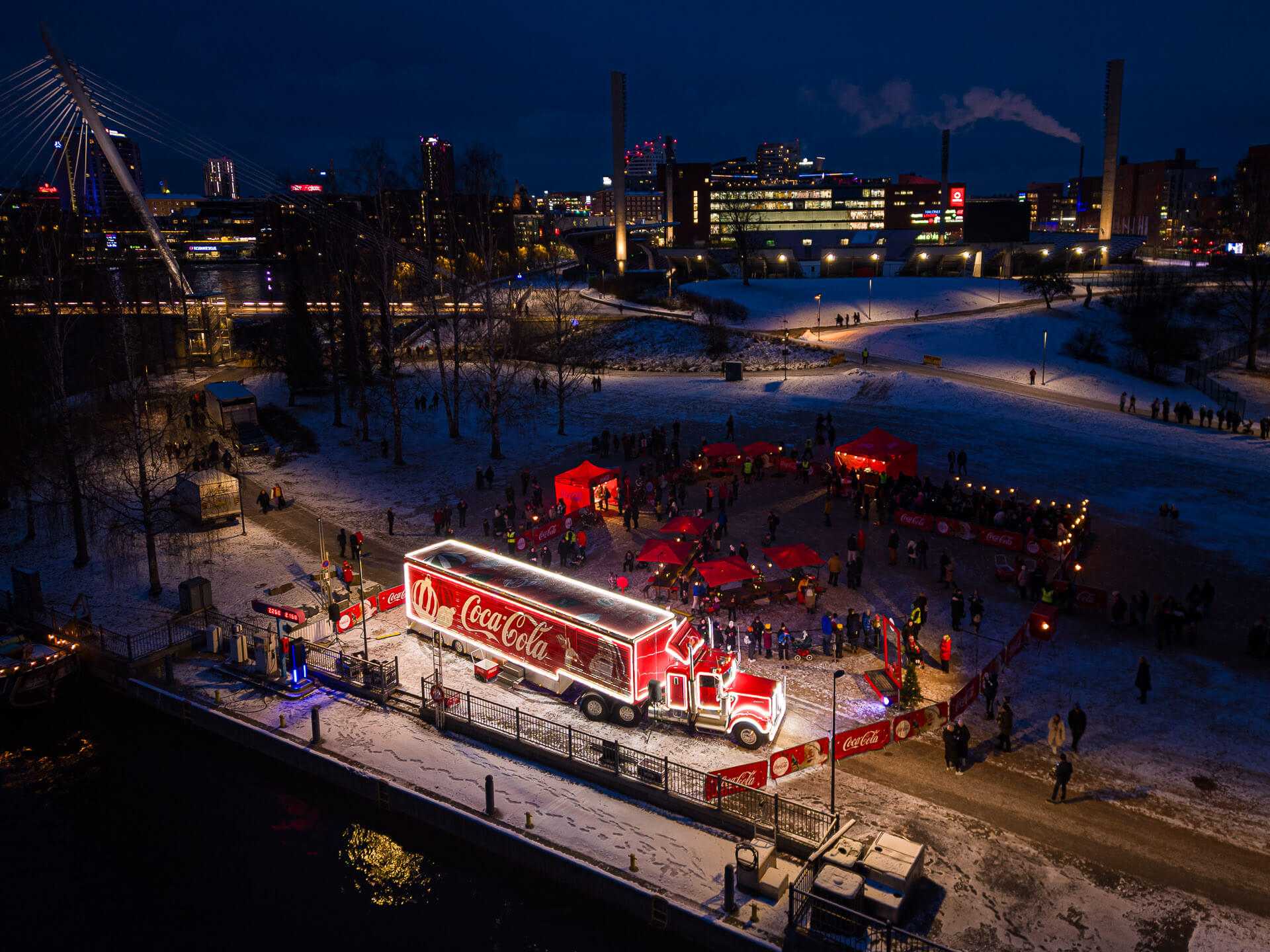 Coca-Cola-joulurekka Tampereen Ratinanniemessä